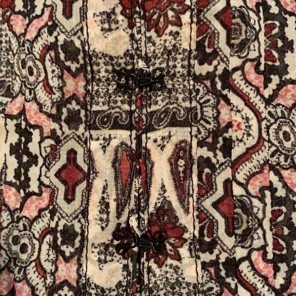 Liz Claiborne Paisley semi-sheer Tunic - Picture 6 of 6